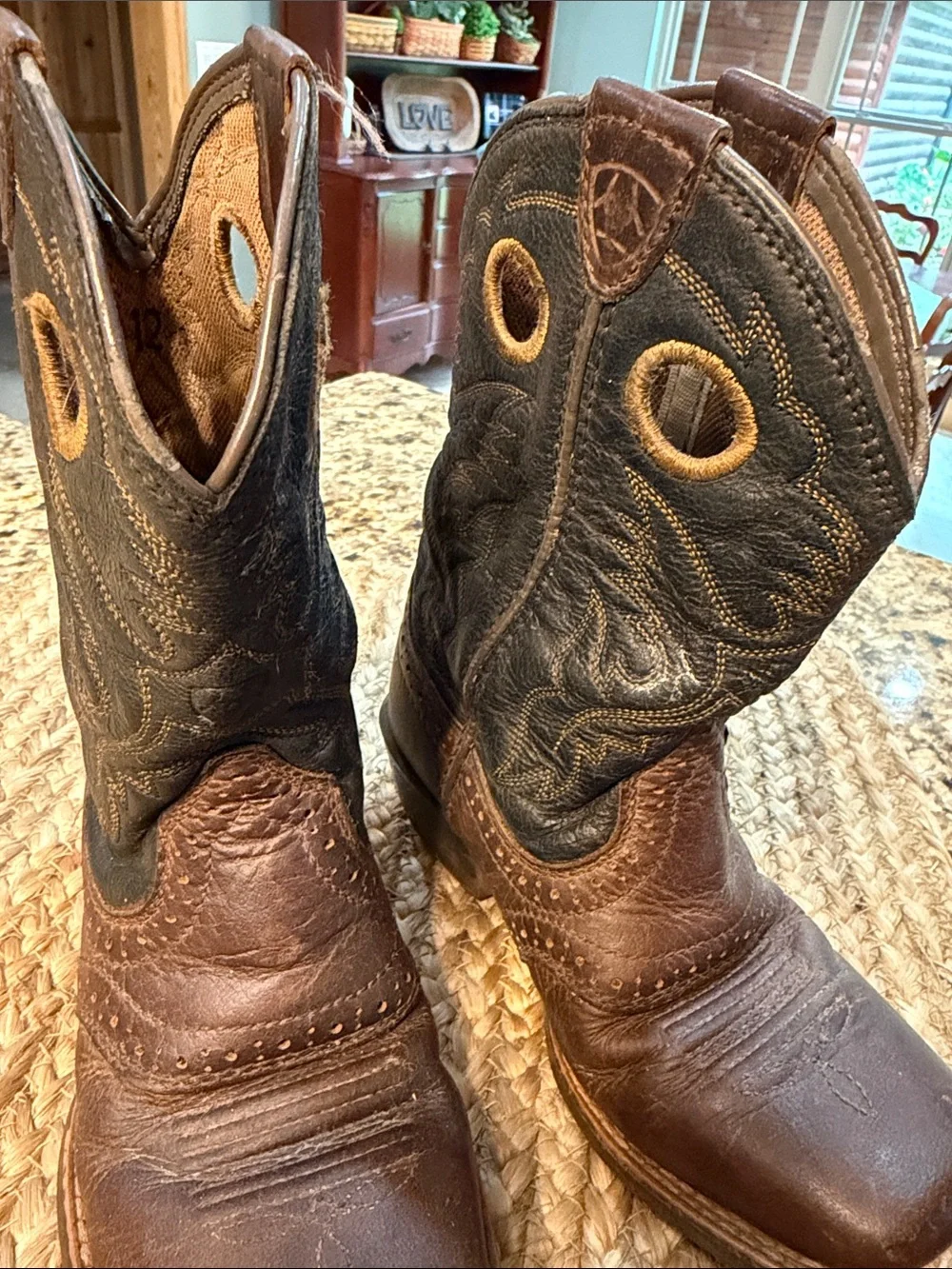 4LR Ariat Boys Boots Size 12